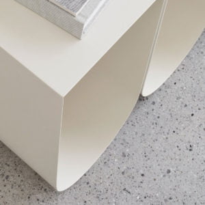 Kristina Dam Beistelltisch Curved