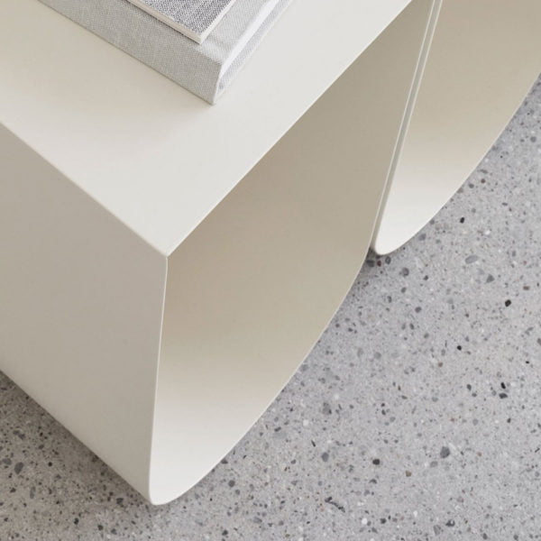 Kristina Dam Beistelltisch Curved